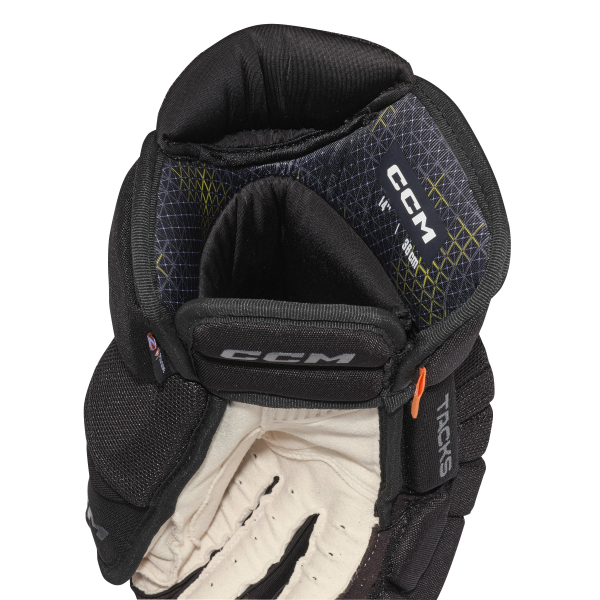 CCM TACKS 4 ROLL PRO SR.
